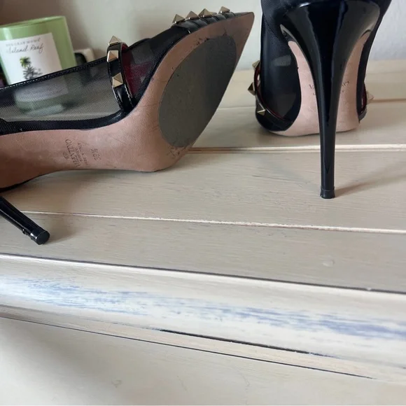 Valentino Rockstud Alcove pumps.making them perfect for any special occasion - Picture 6 of 11